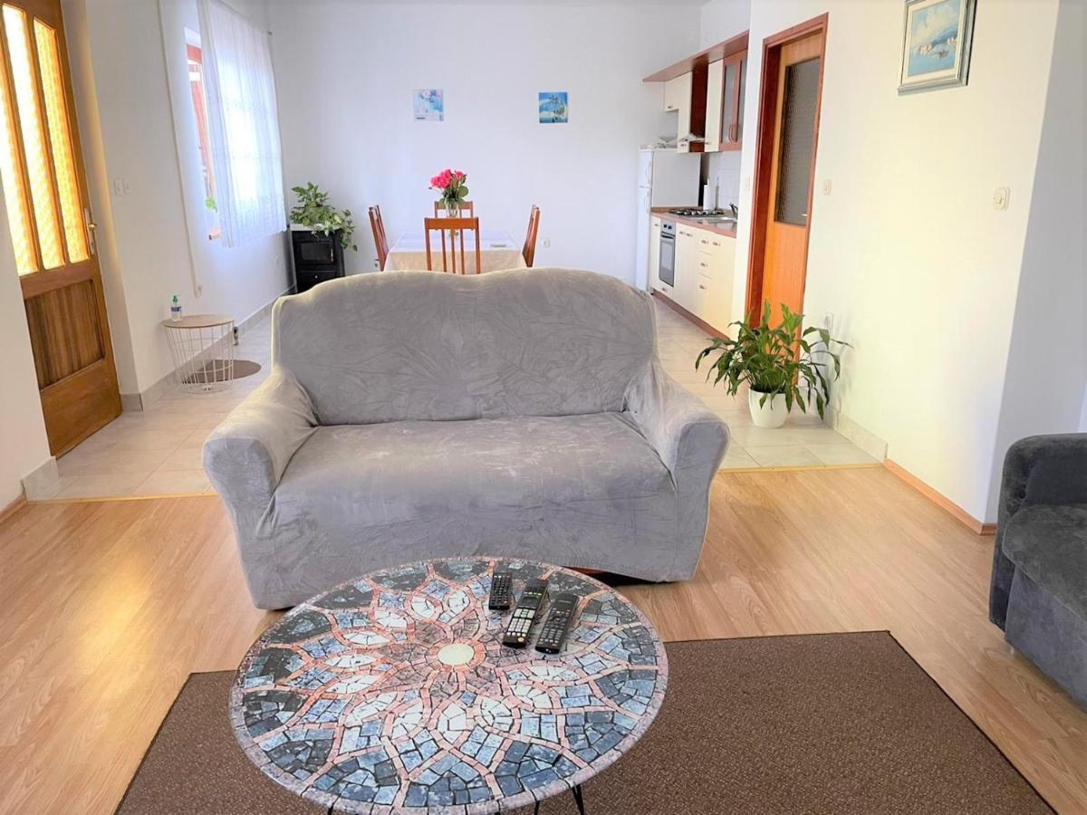 Comfort Apartment On The Beach 칼리 외부 사진